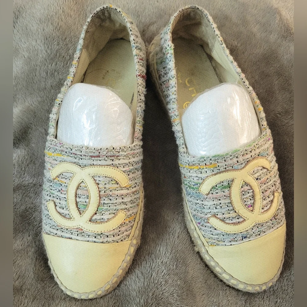 CHANEL Iridescent Tweed & Lambskin CC Espadrilles Flats Yellow Multi Size 36/ 6